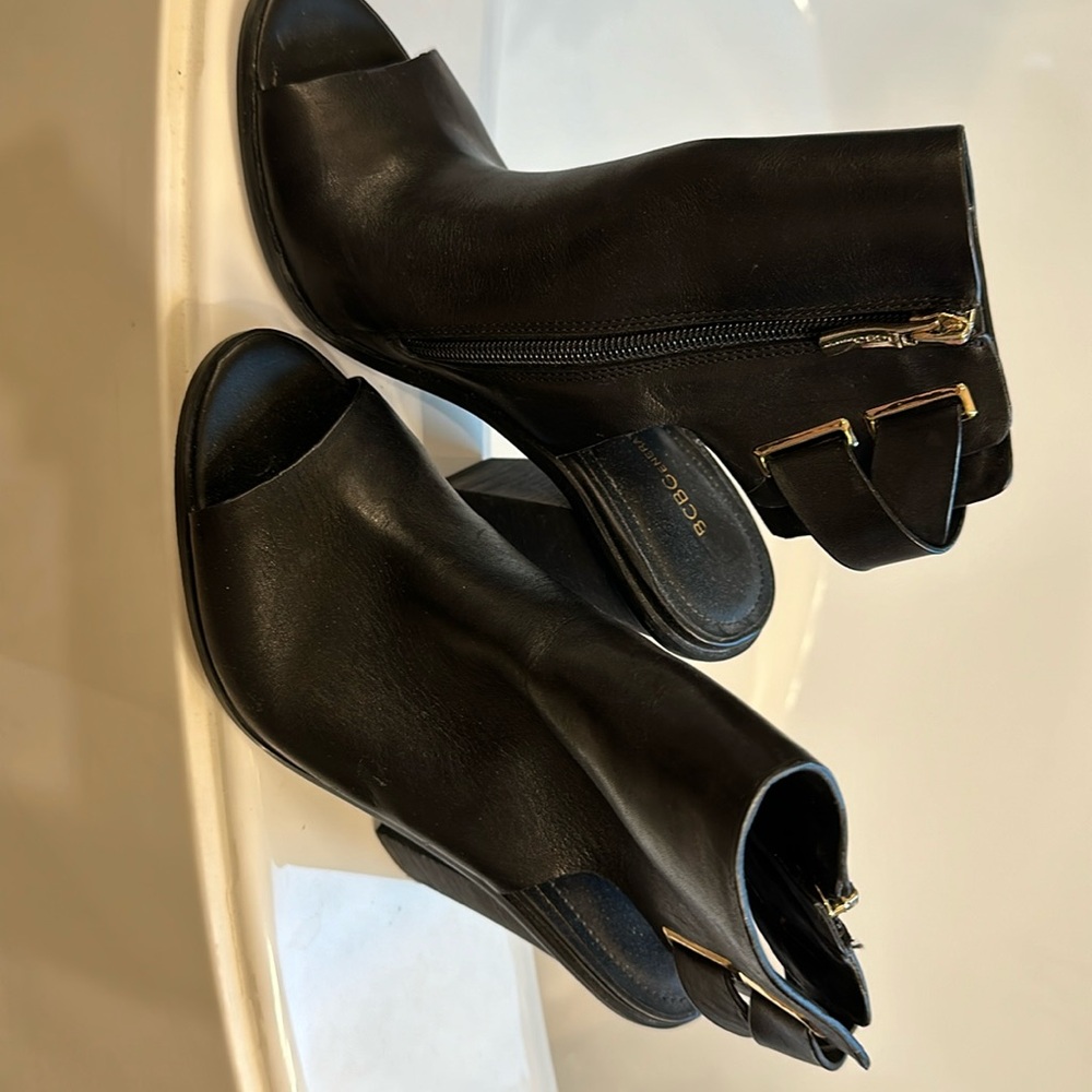 Stylish BCBG shoeties!